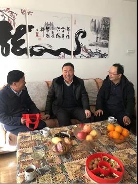 敦煌種業(yè)領(lǐng)導(dǎo)看望慰問公司老干部、老黨員及困難黨員職工