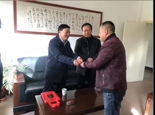 敦煌種業(yè)領(lǐng)導(dǎo)看望慰問公司老干部、老黨員及困難黨員職工