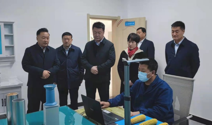 酒泉市政府黨組成員、副市長哈里別克來敦煌種業(yè)調(diào)研指導工作